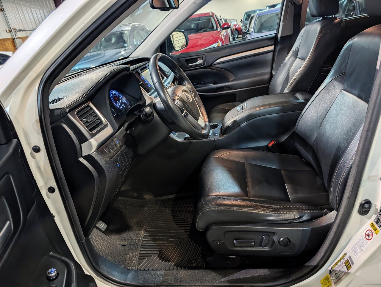 Used 2015 Toyota Highlander XLE image 17