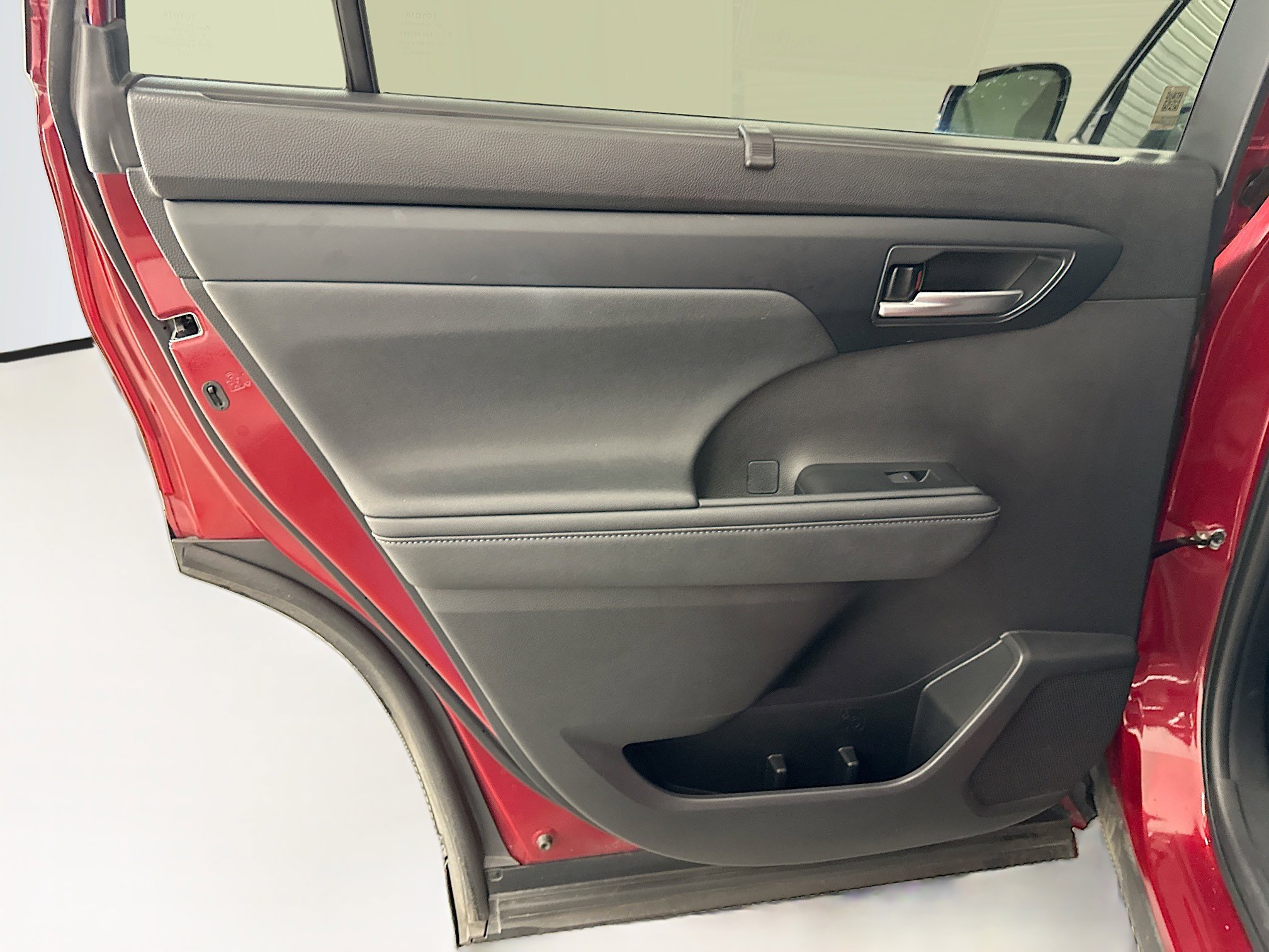 Used 2023 Toyota Highlander XLE image 28