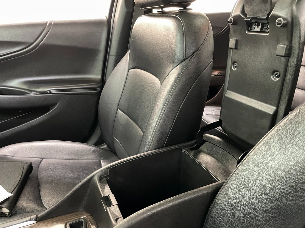 Certified 2018 Chevrolet Malibu Premier w/ Premier Sun and Wheel Package image 34