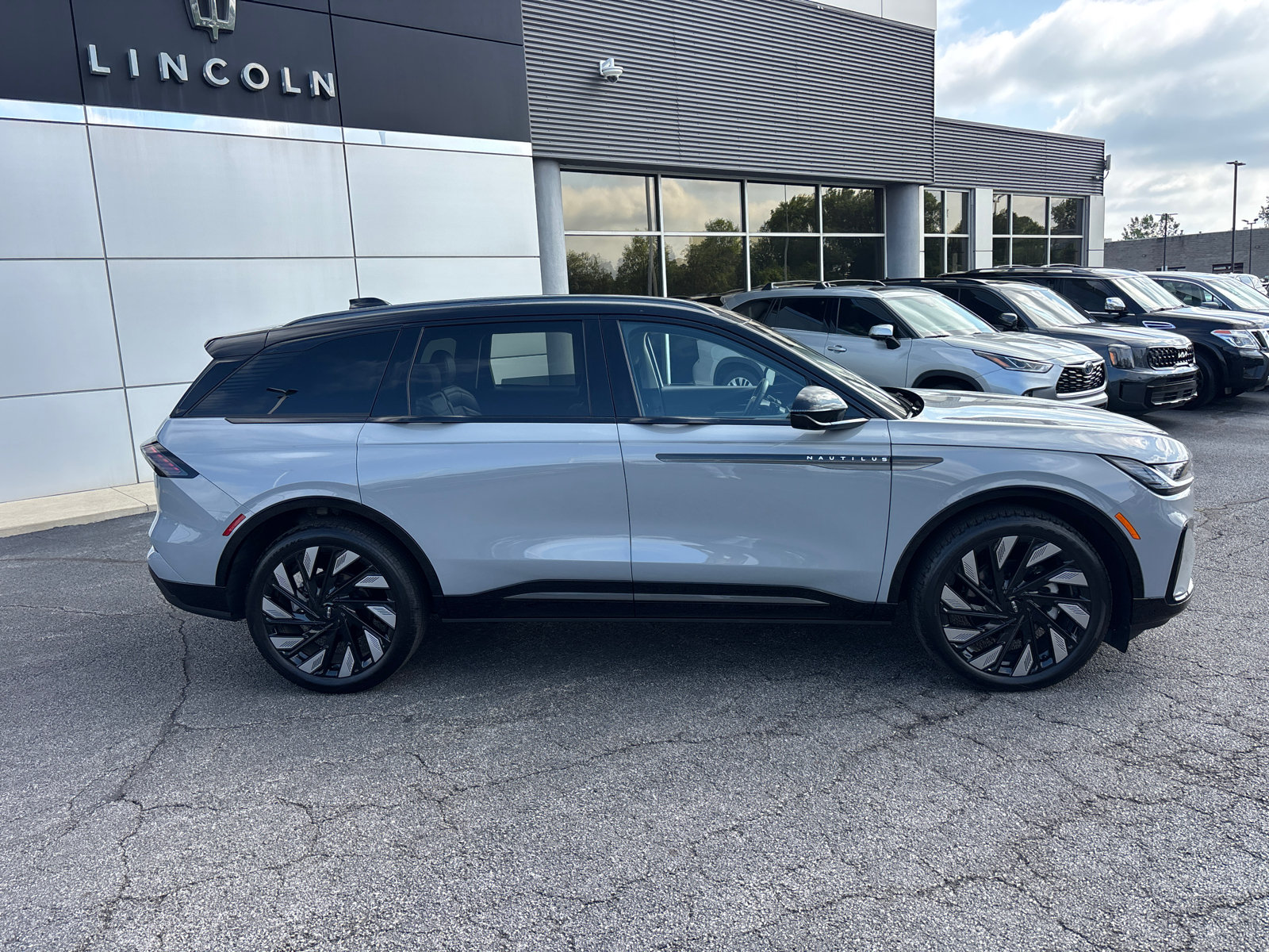 New 2026 Lincoln Nautilus Reserve AWD/4WD image 8
