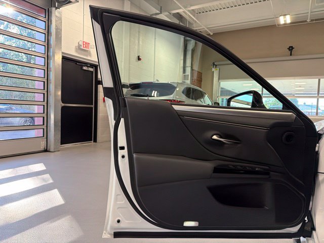Used 2022 Lexus ES 300h F Sport w/ Accessory Package FWD image 9