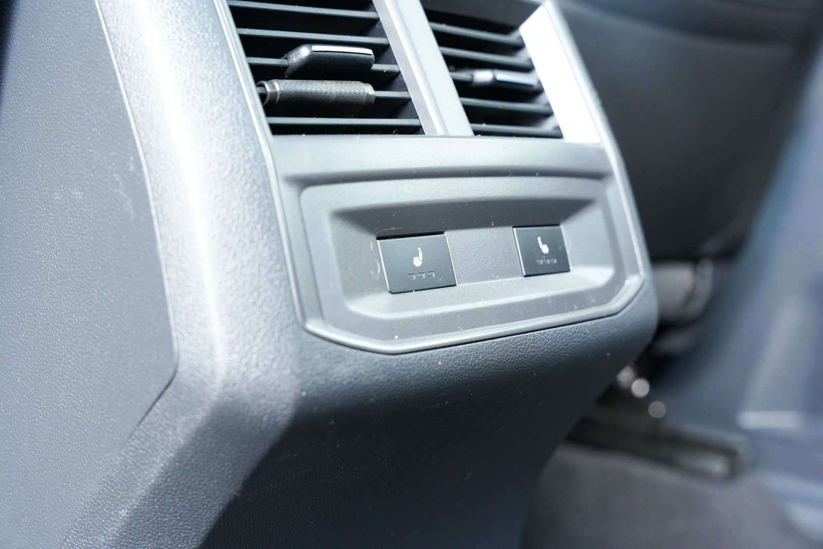 Used 2021 Volkswagen Atlas Cross Sport SEL Premium image 31