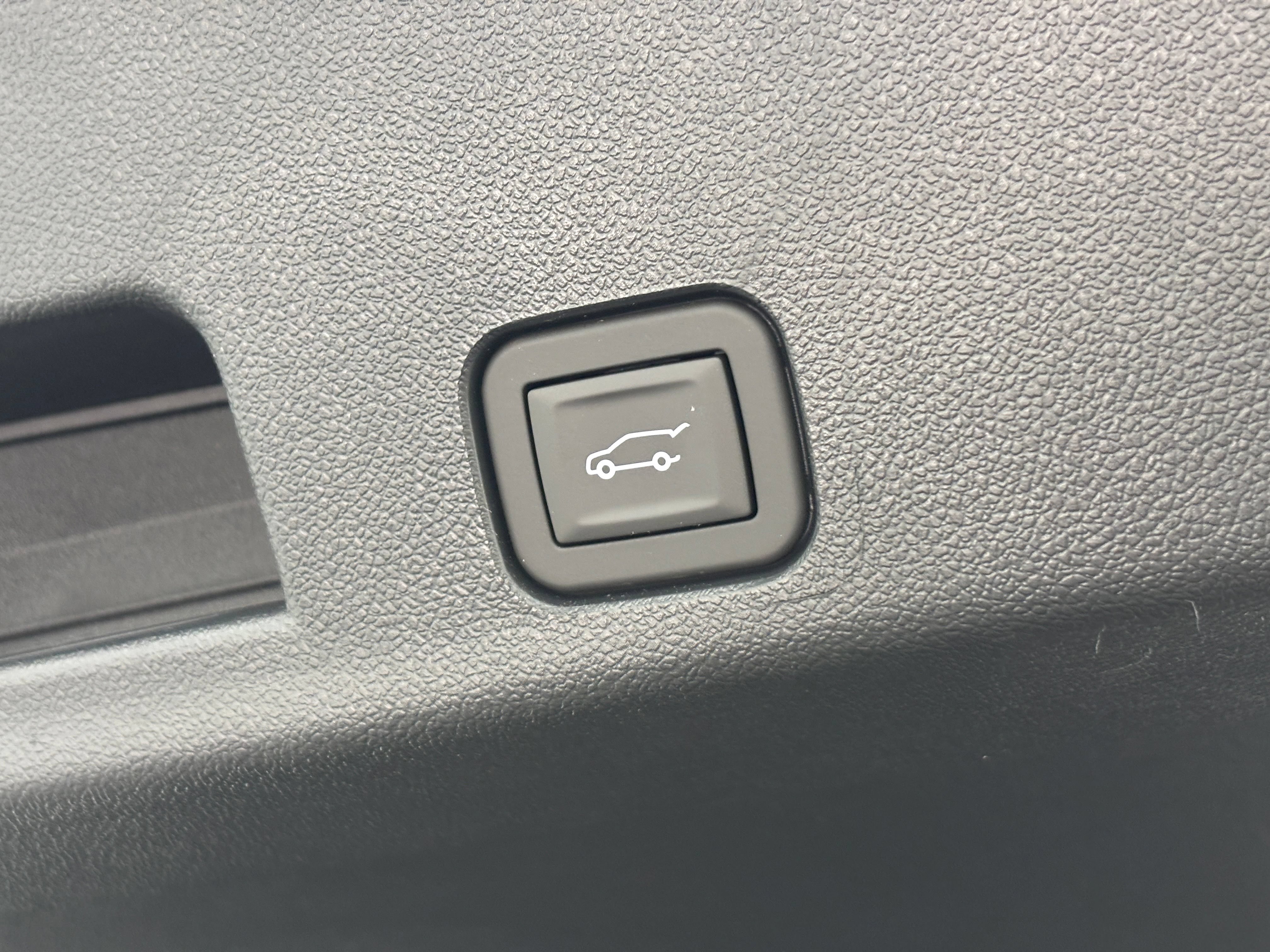 New 2026 GMC Acadia Denali Ultimate w/ LPO, Floor Liner Package AWD/4WD image 15