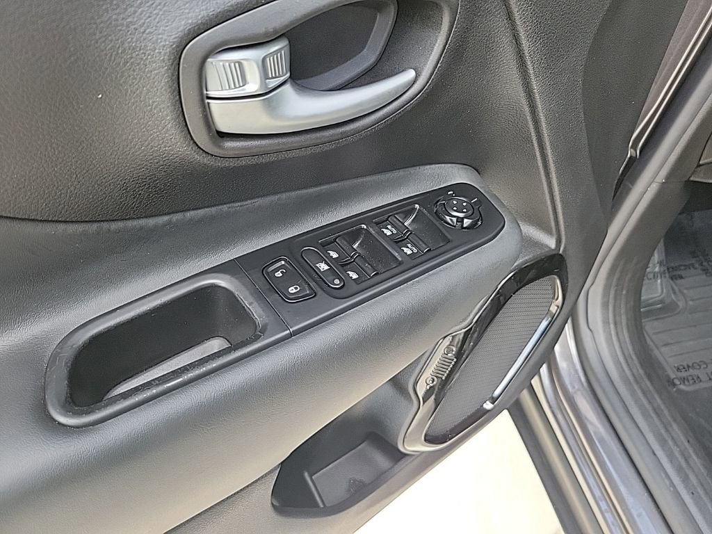 Used 2019 Jeep Renegade Altitude w/ Quick Order Package 2XM image 15