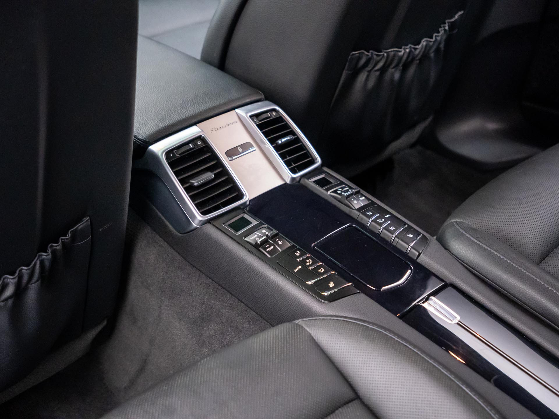 Used 2015 Porsche Panamera image 18