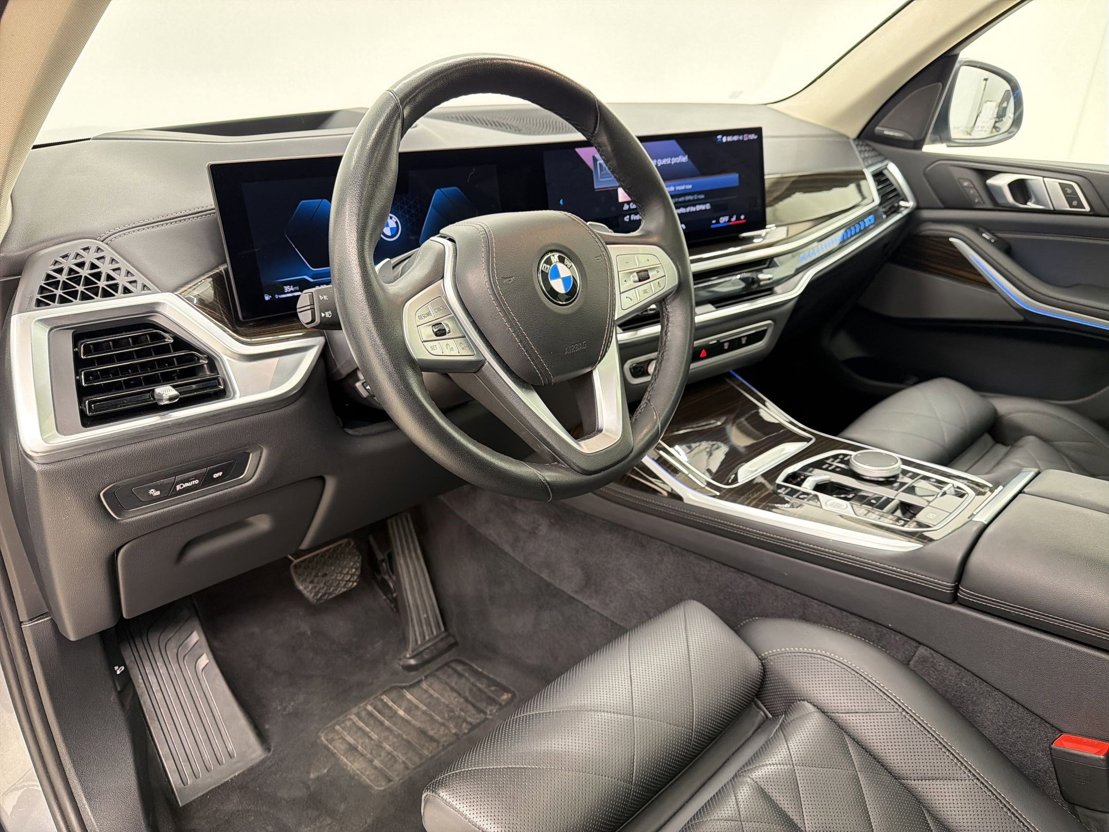 Used 2025 BMW X7 xDrive40i AWD/4WD image 4