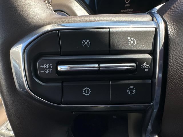 Used 2025 GMC Yukon XL Elevation AWD/4WD image 13