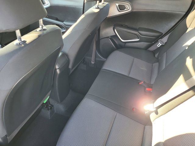 Used 2025 Kia Soul LX FWD image 9