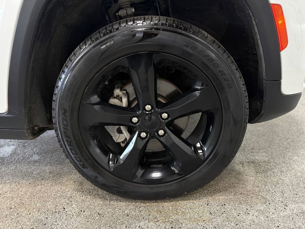 Used 2023 Jeep Grand Cherokee Altitude AWD/4WD image 23