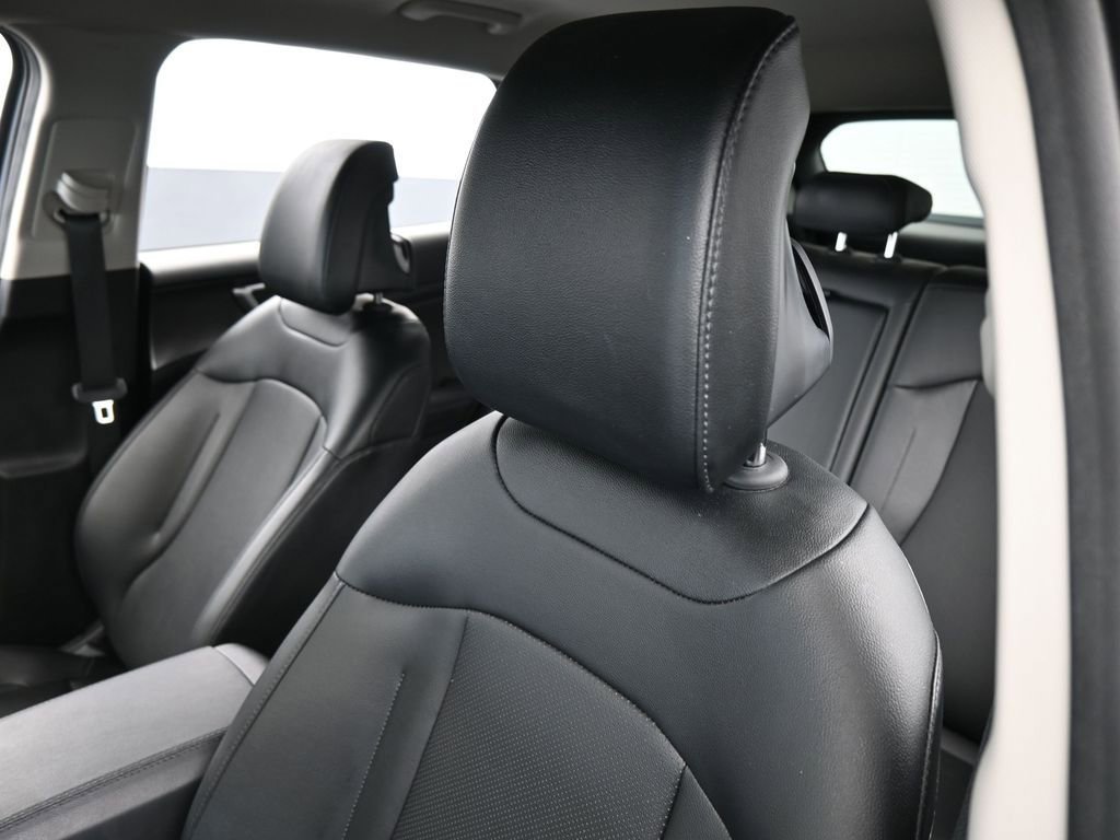 Used 2025 Kia Sportage EX image 16