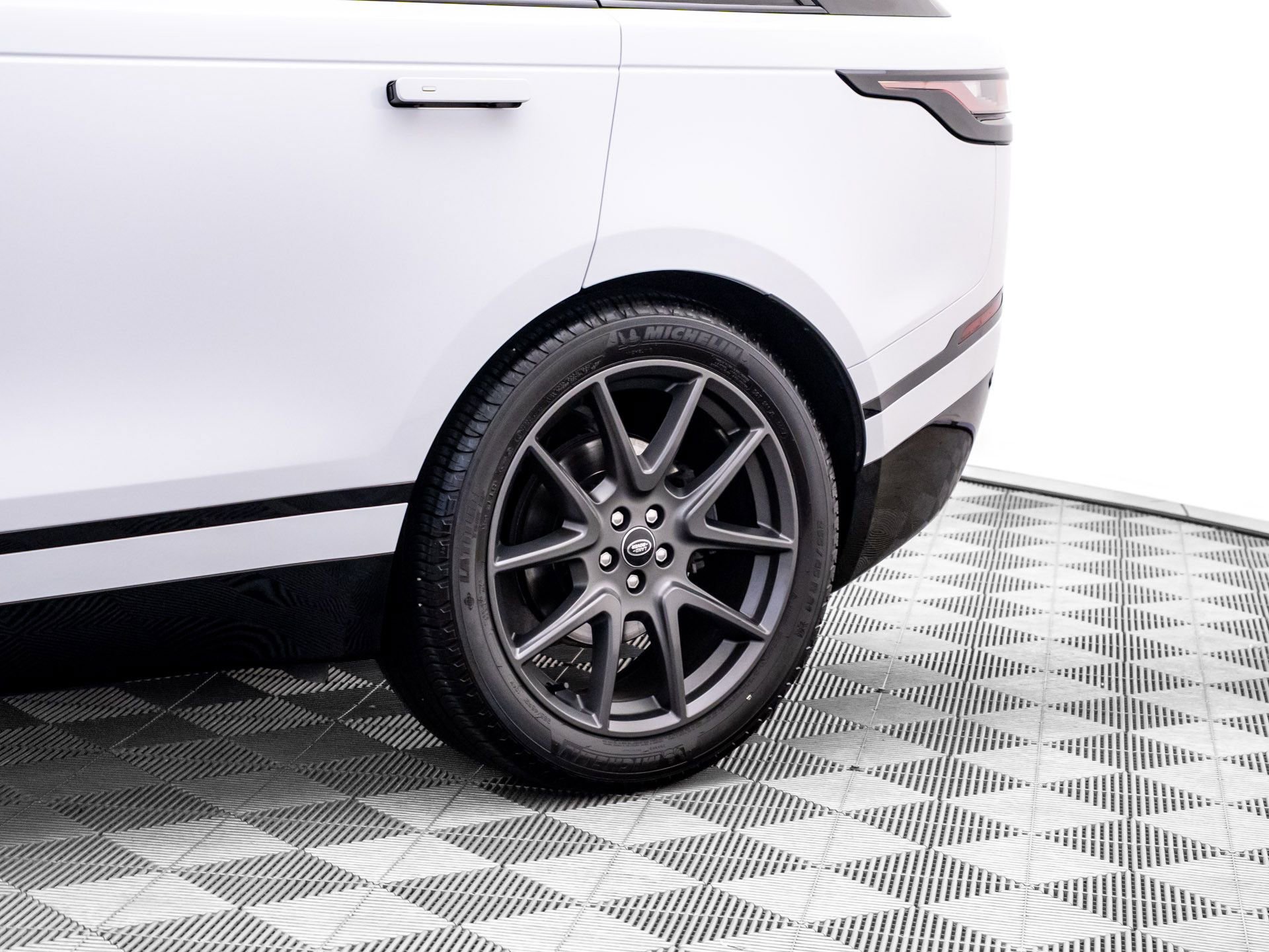 Used 2023 Land Rover Range Rover Velar R-Dynamic S AWD/4WD image 34