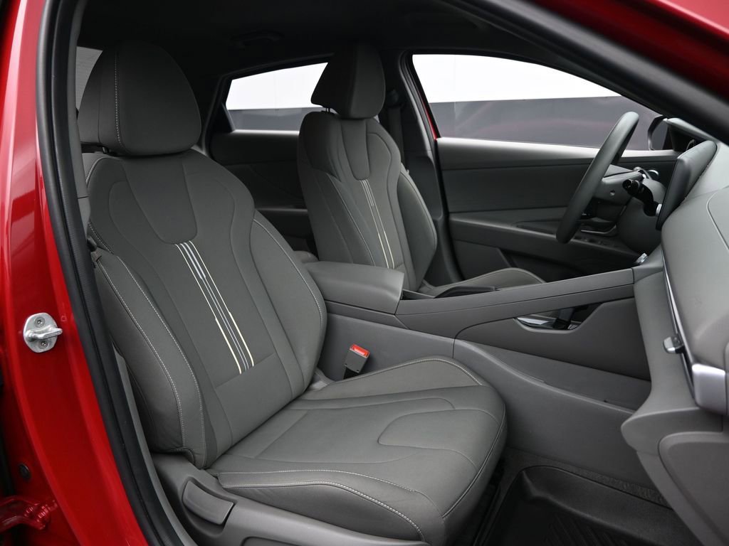 Used 2023 Hyundai Elantra SEL w/ Cargo Package image 27