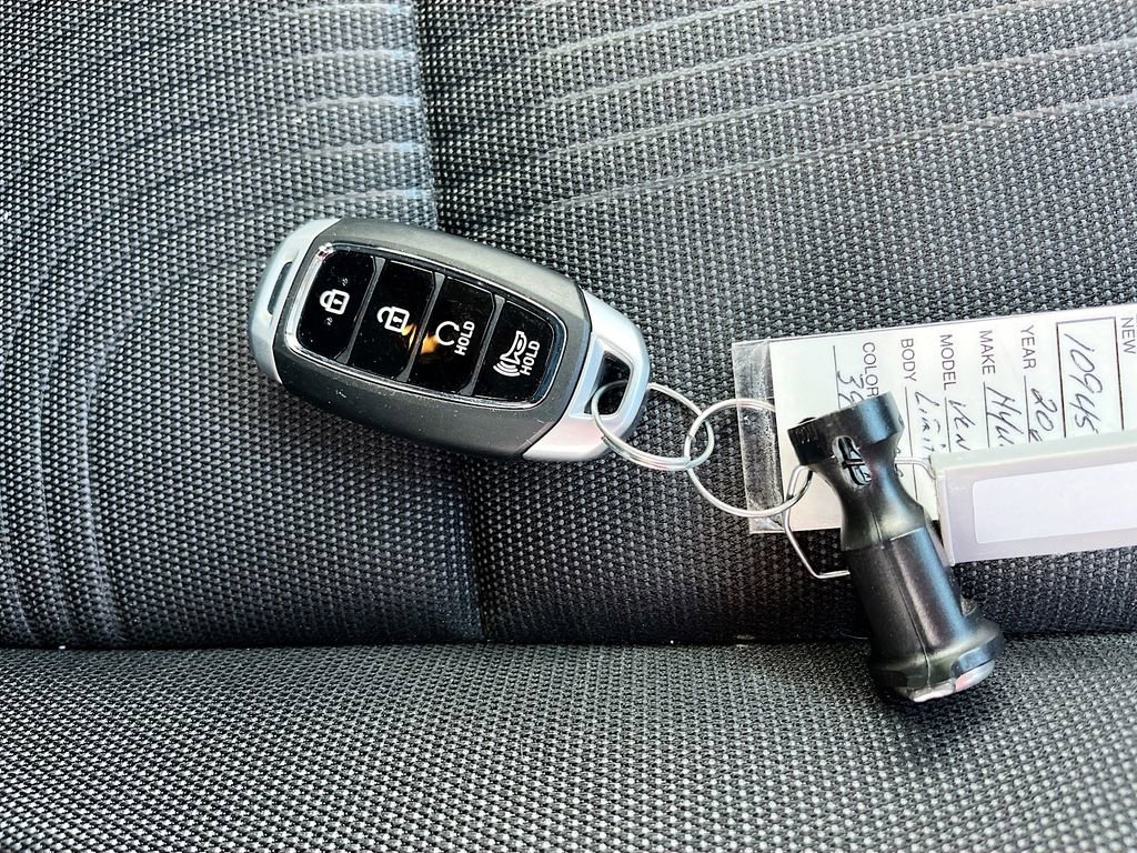Used 2025 Hyundai Venue Limited image 33