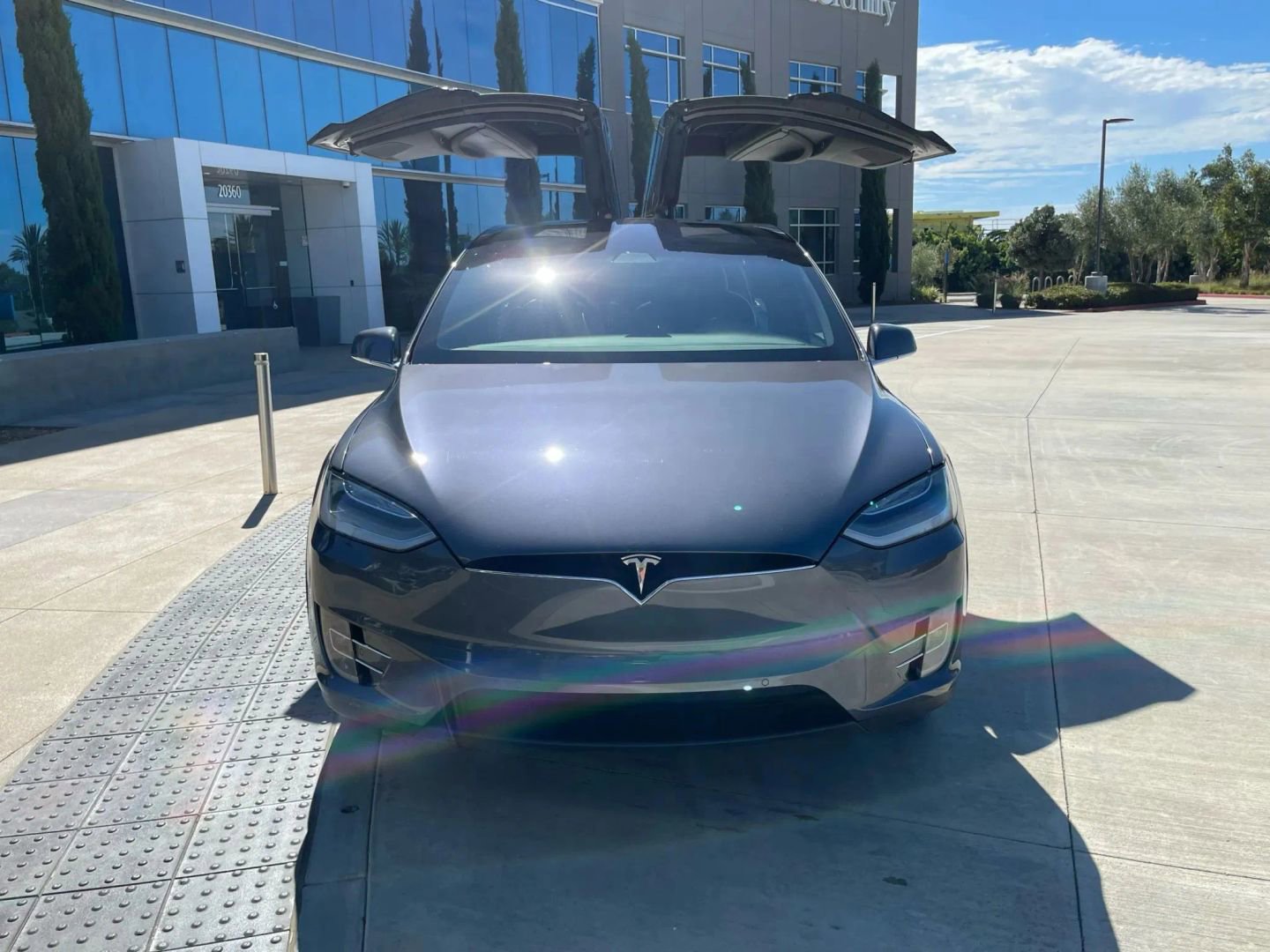 Used 2020 Tesla Model X Long Range AWD/4WD image 2
