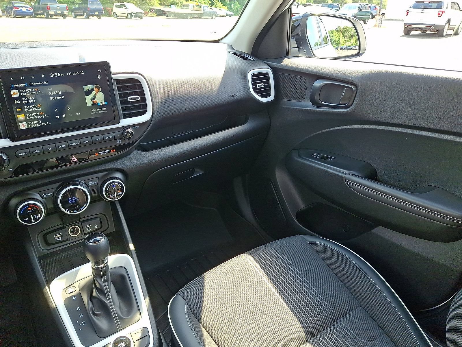 Certified 2025 Hyundai Venue Limited FWD image 11