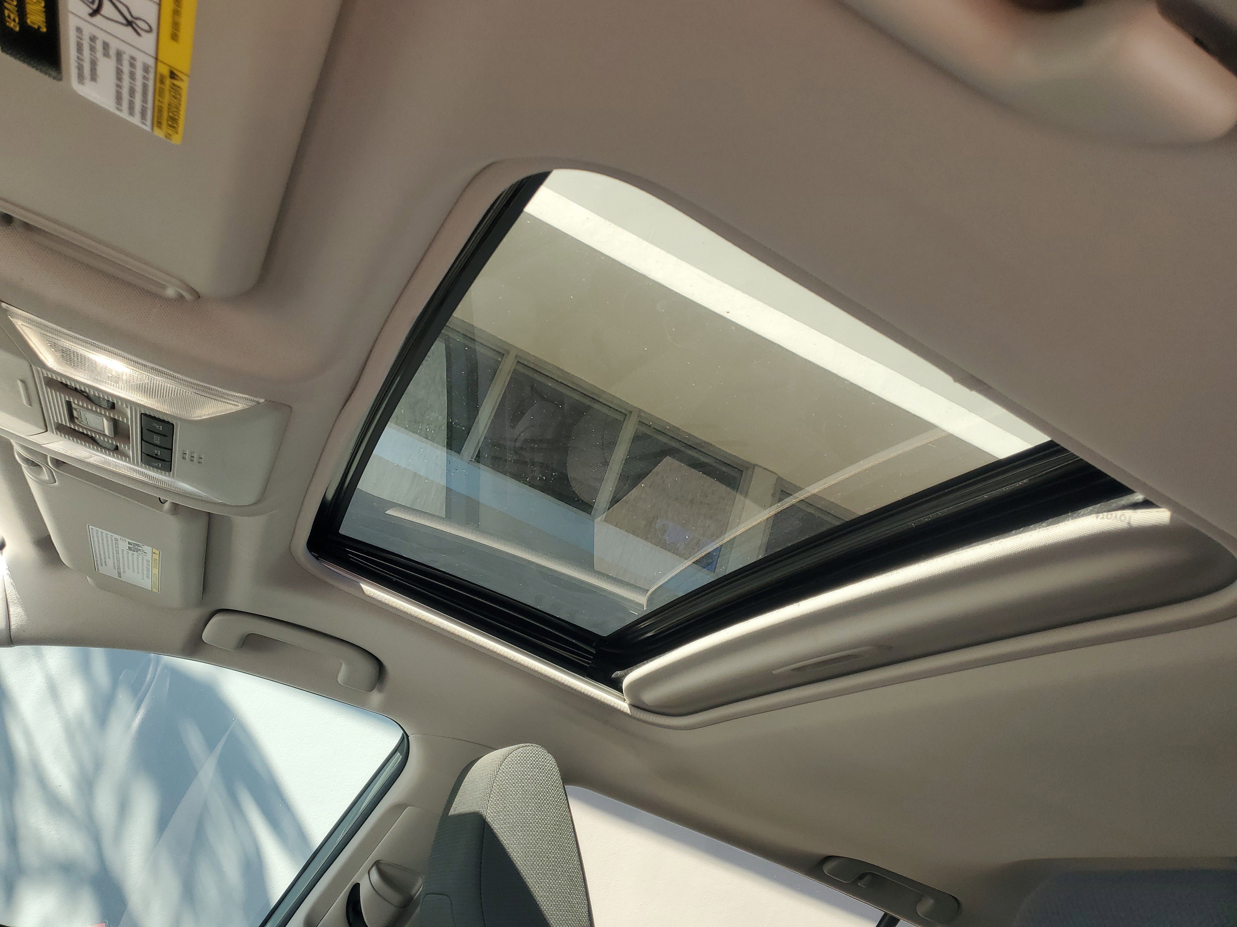 Used 2022 Toyota RAV4 XLE image 18