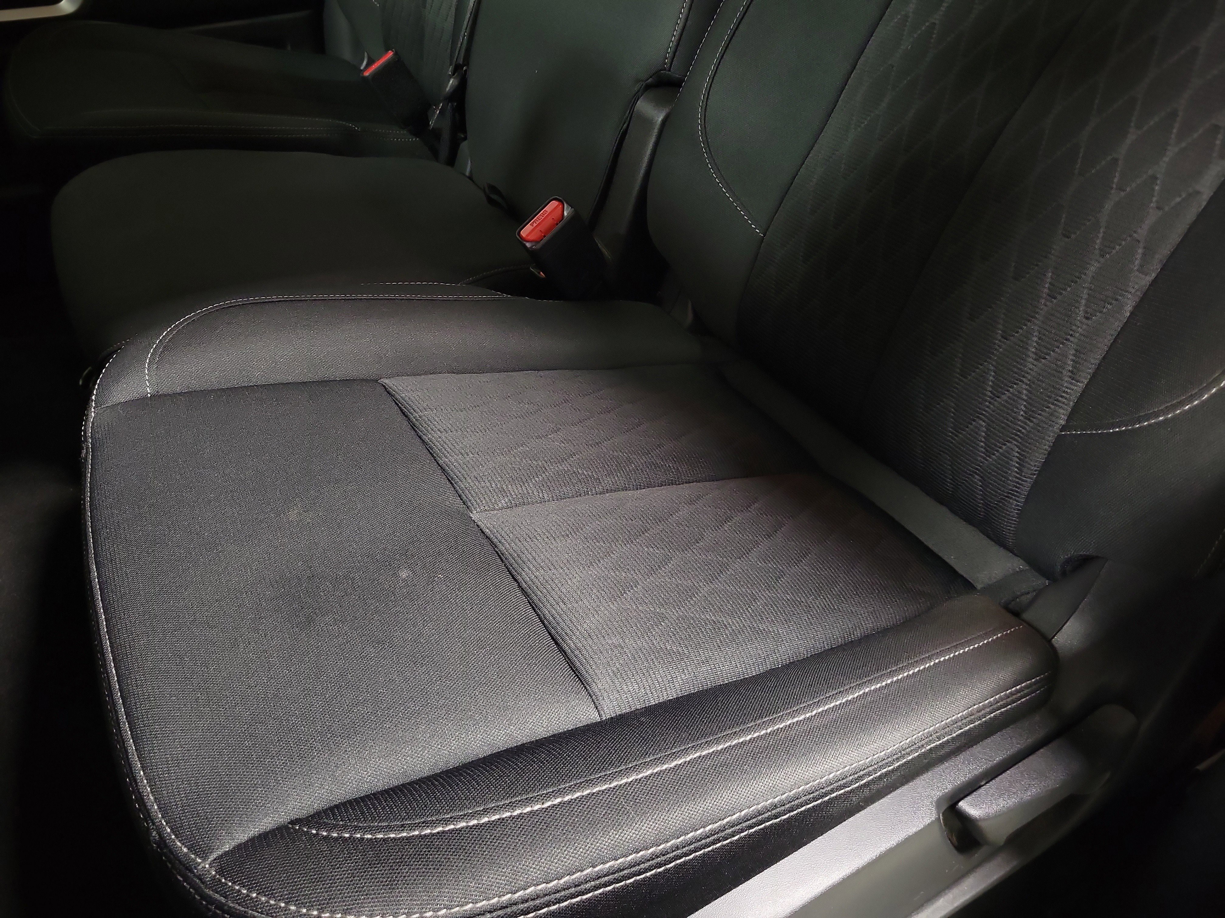 Used 2019 Nissan Titan SV image 17