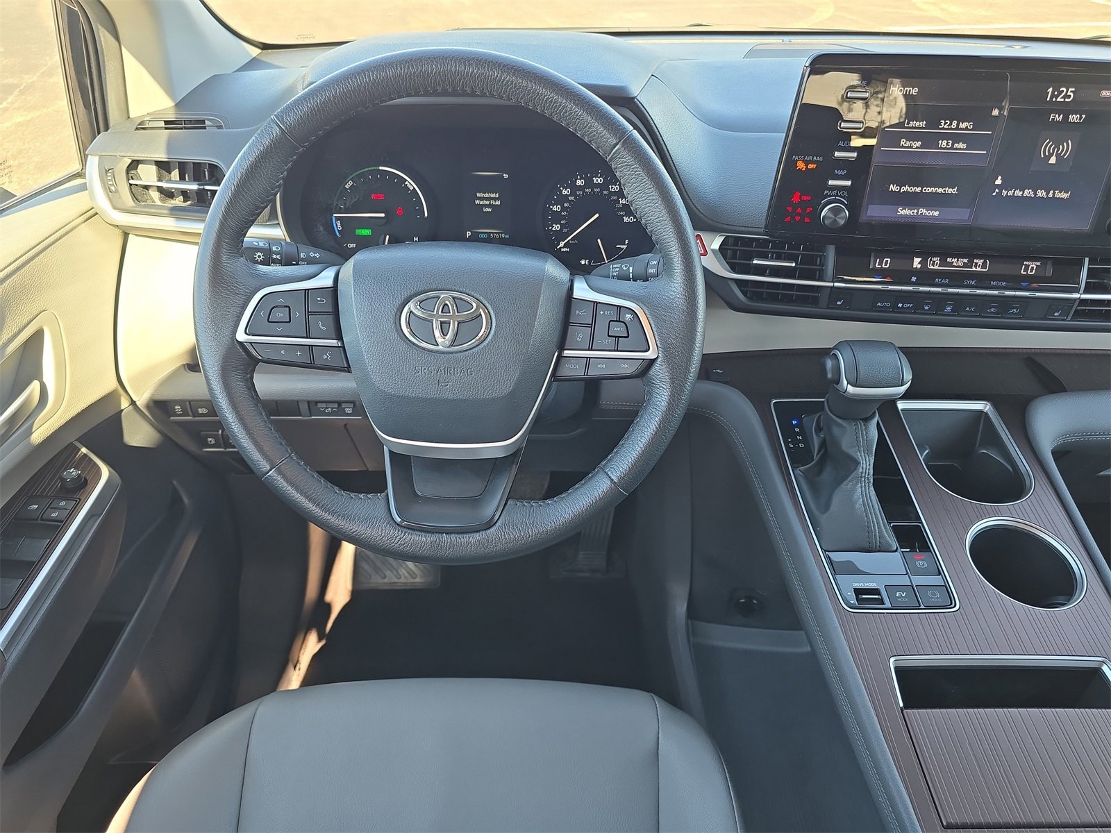 Used 2024 Toyota Sienna XLE image 10