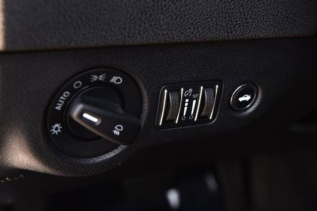 Used 2012 Dodge Charger SXT w/ Rallye Appearance Group RWD image 11