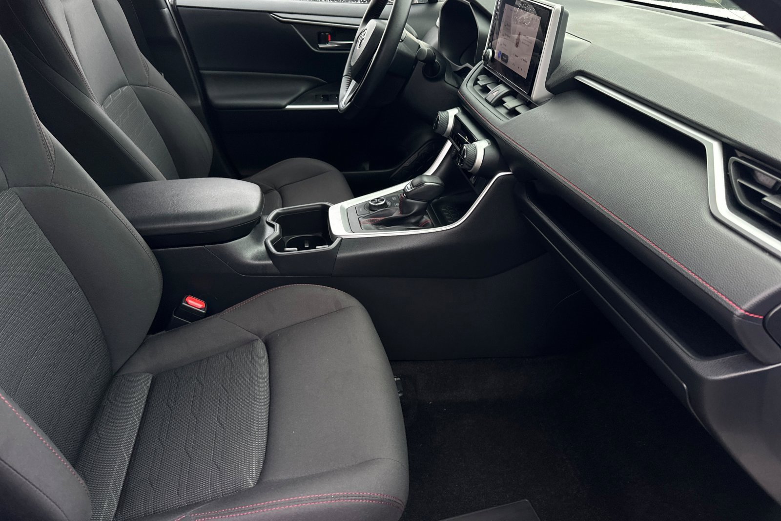 Used 2023 Toyota RAV4 SE w/ Weather & Moonroof Package image 16