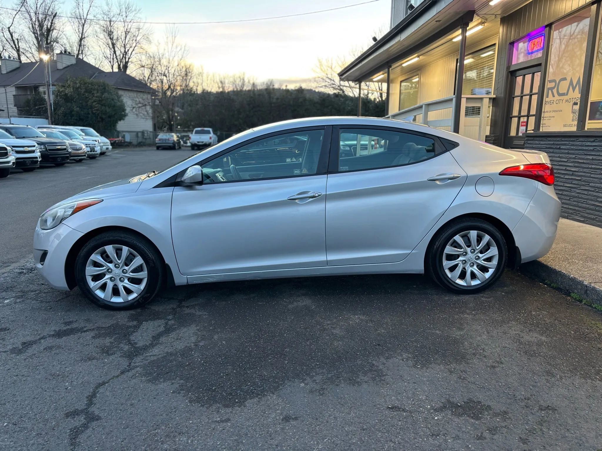 Used 2012 Hyundai Elantra GLS image 2