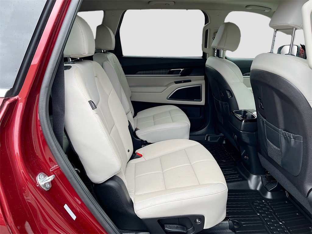 Used 2024 Kia Telluride EX w/ EX Captain's Chair Package image 31