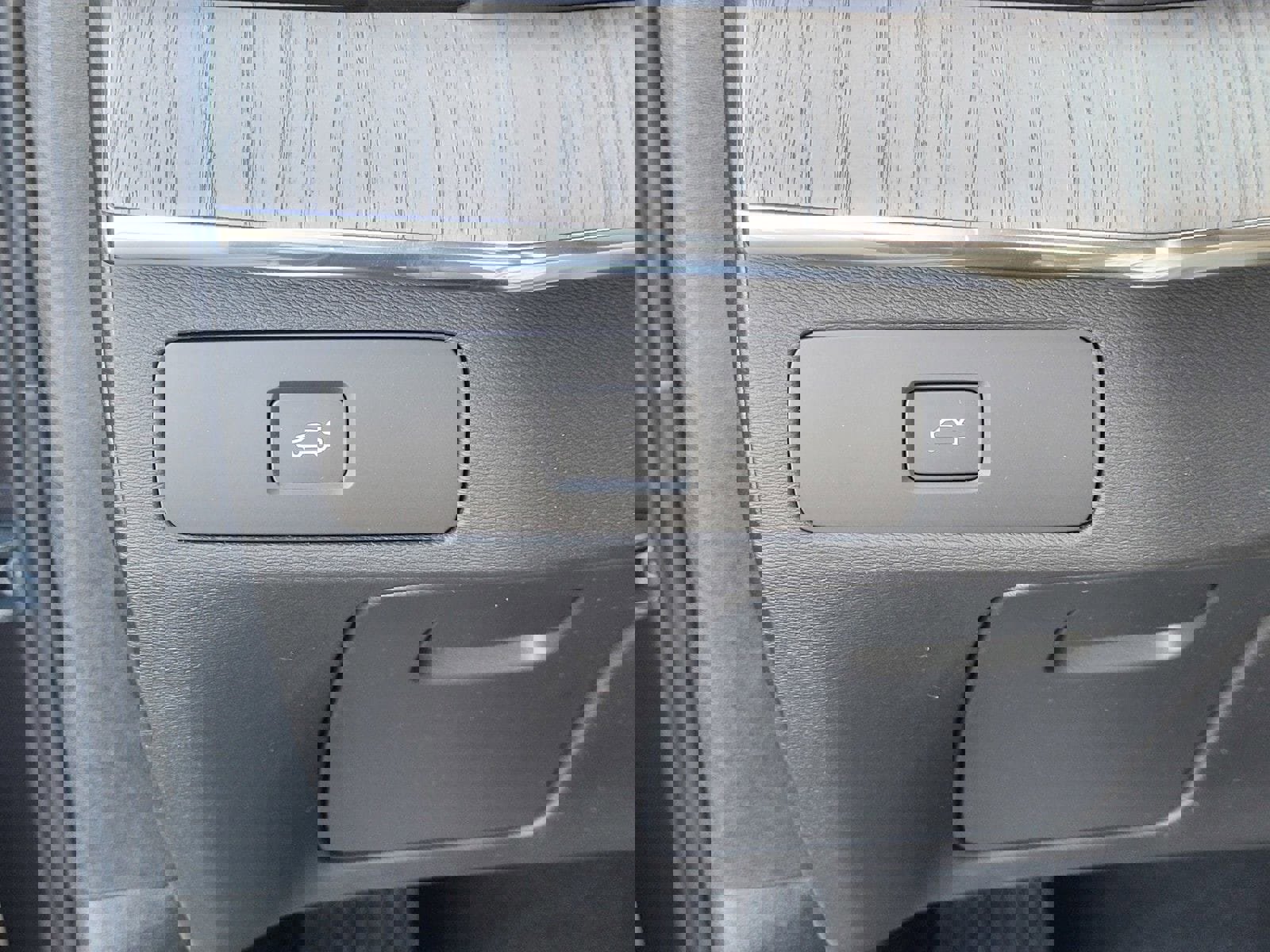 Certified 2025 Volvo XC90 B6 Ultra w/ Protection Package Premier image 16