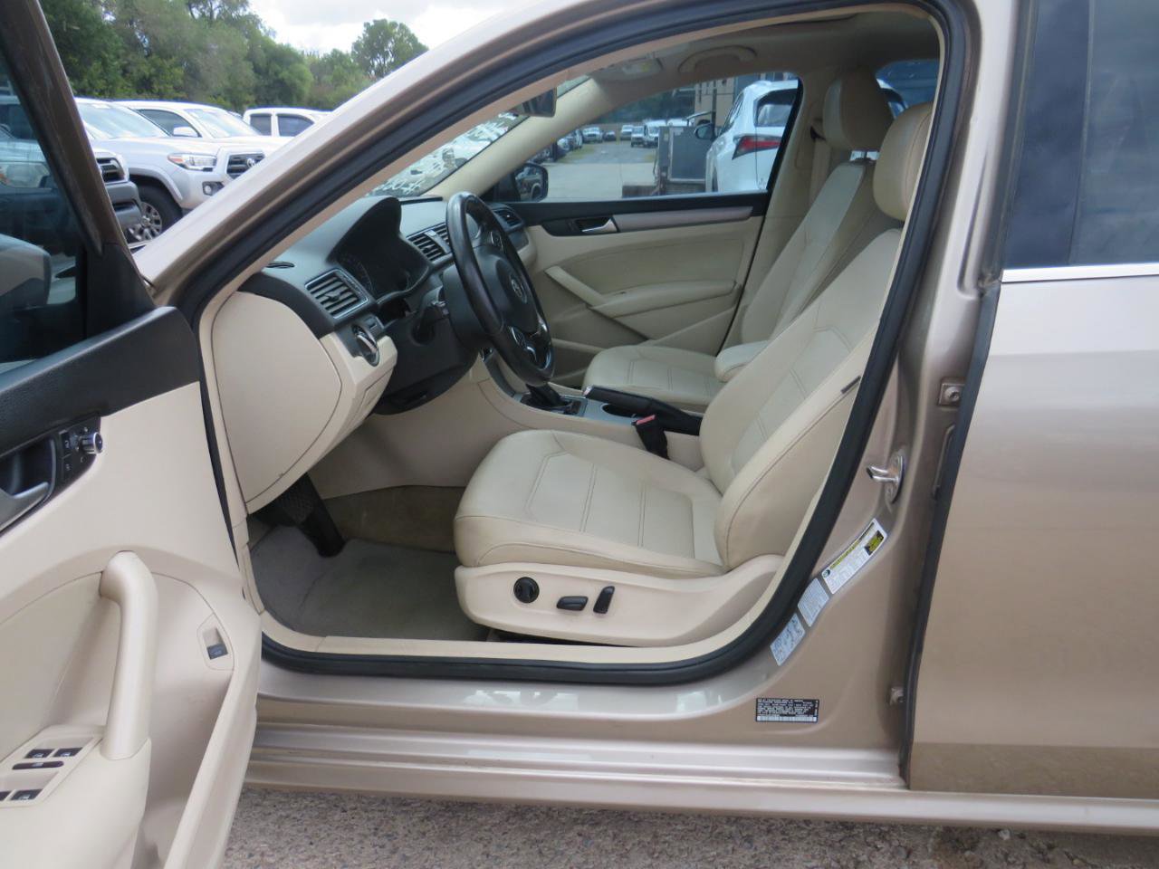 Used 2015 Volkswagen Passat TDI SE FWD image 10