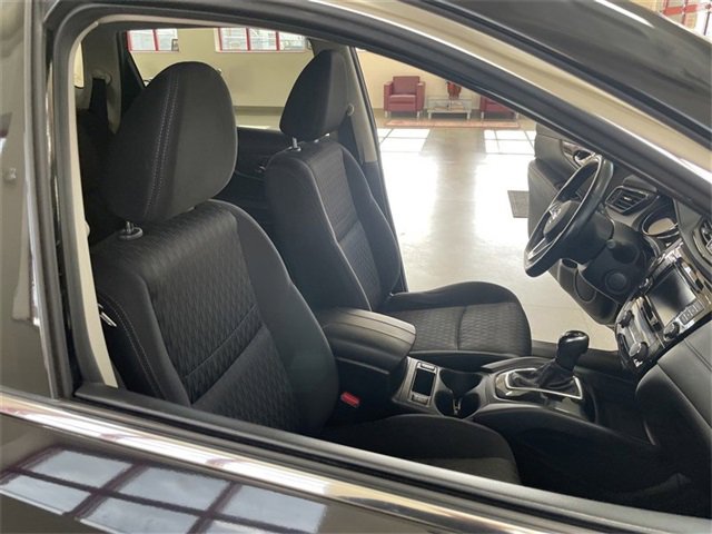 Used 2018 Nissan Rogue SV image 22