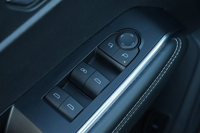 Used 2024 GMC Acadia Elevation image 5