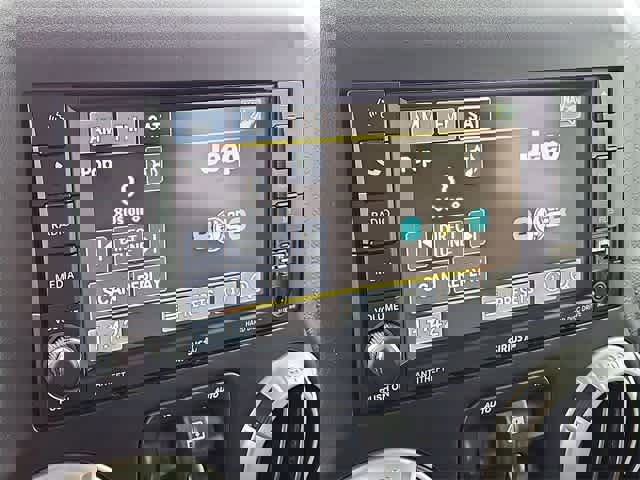 Used 2017 Jeep Wrangler Unlimited Sahara image 19