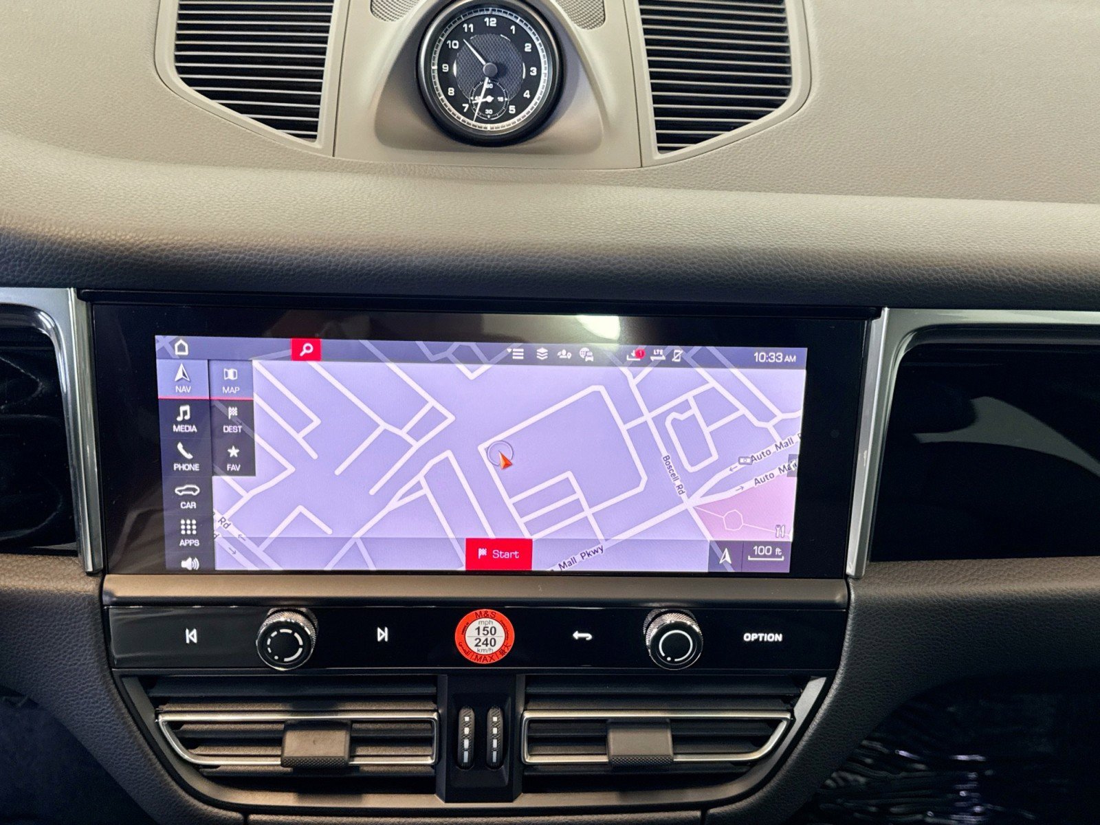 Certified 2025 Porsche Macan image 16