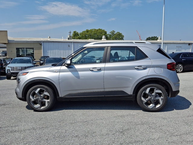 Certified 2025 Hyundai Venue SEL FWD image 7