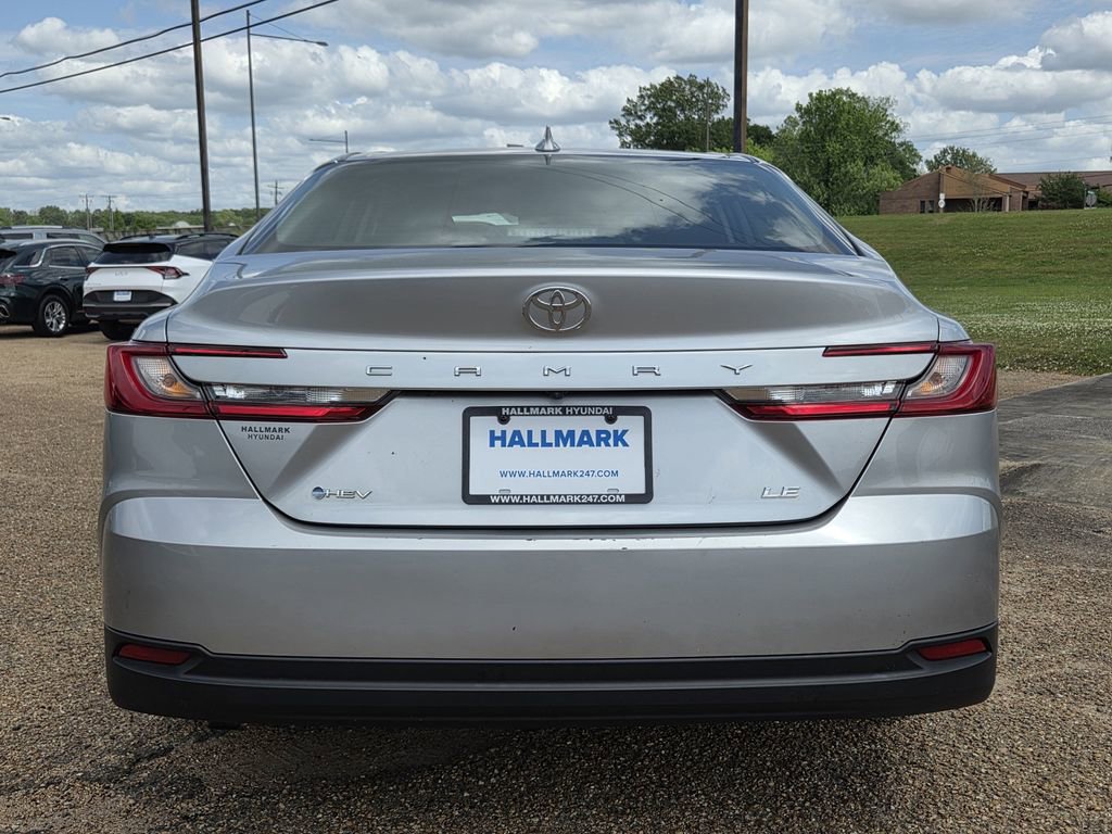 Used 2025 Toyota Camry LE image 5