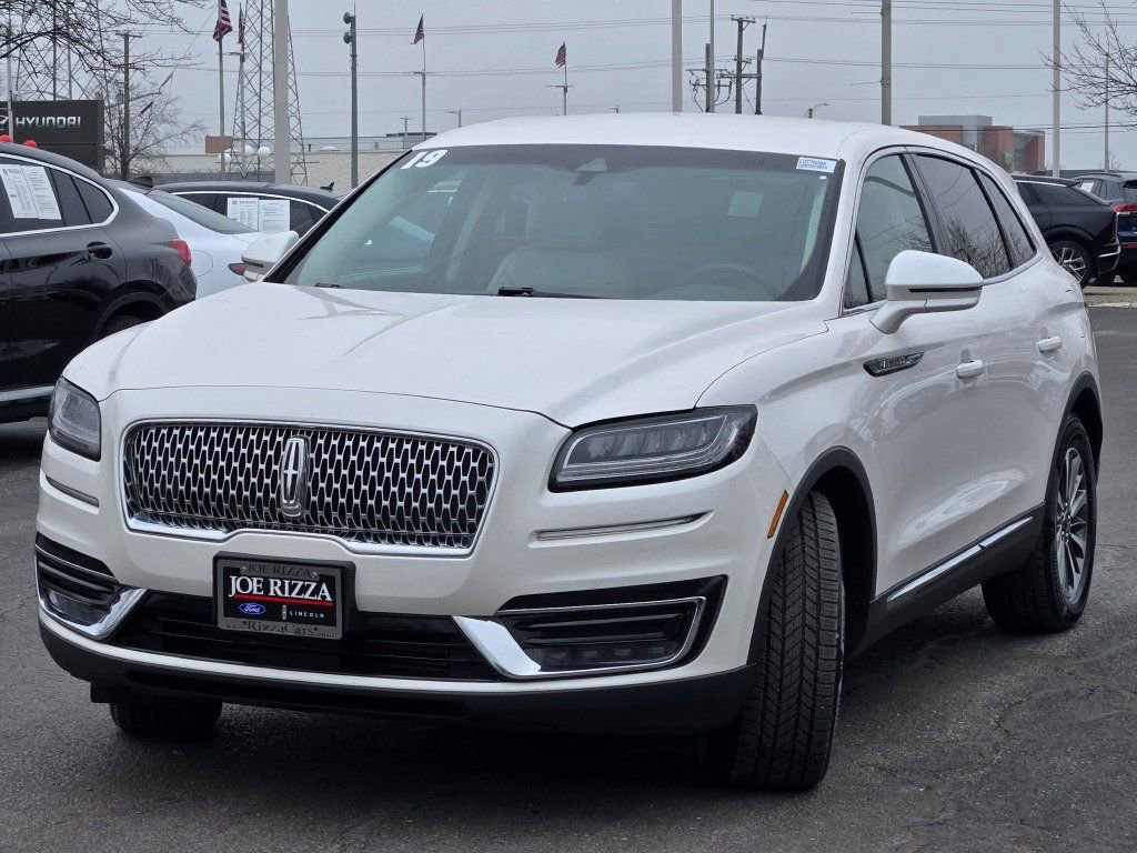 Used 2019 Lincoln Nautilus Select image 4