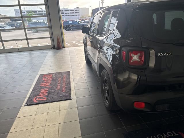 Used 2017 Jeep Renegade Sport w/ Power & Air Group FWD image 8