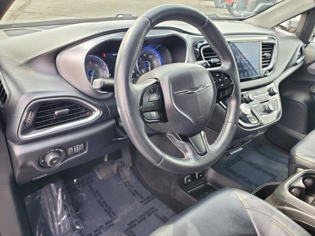 Used 2018 Chrysler Pacifica Touring-L Plus w/ S Appearance Package image 7