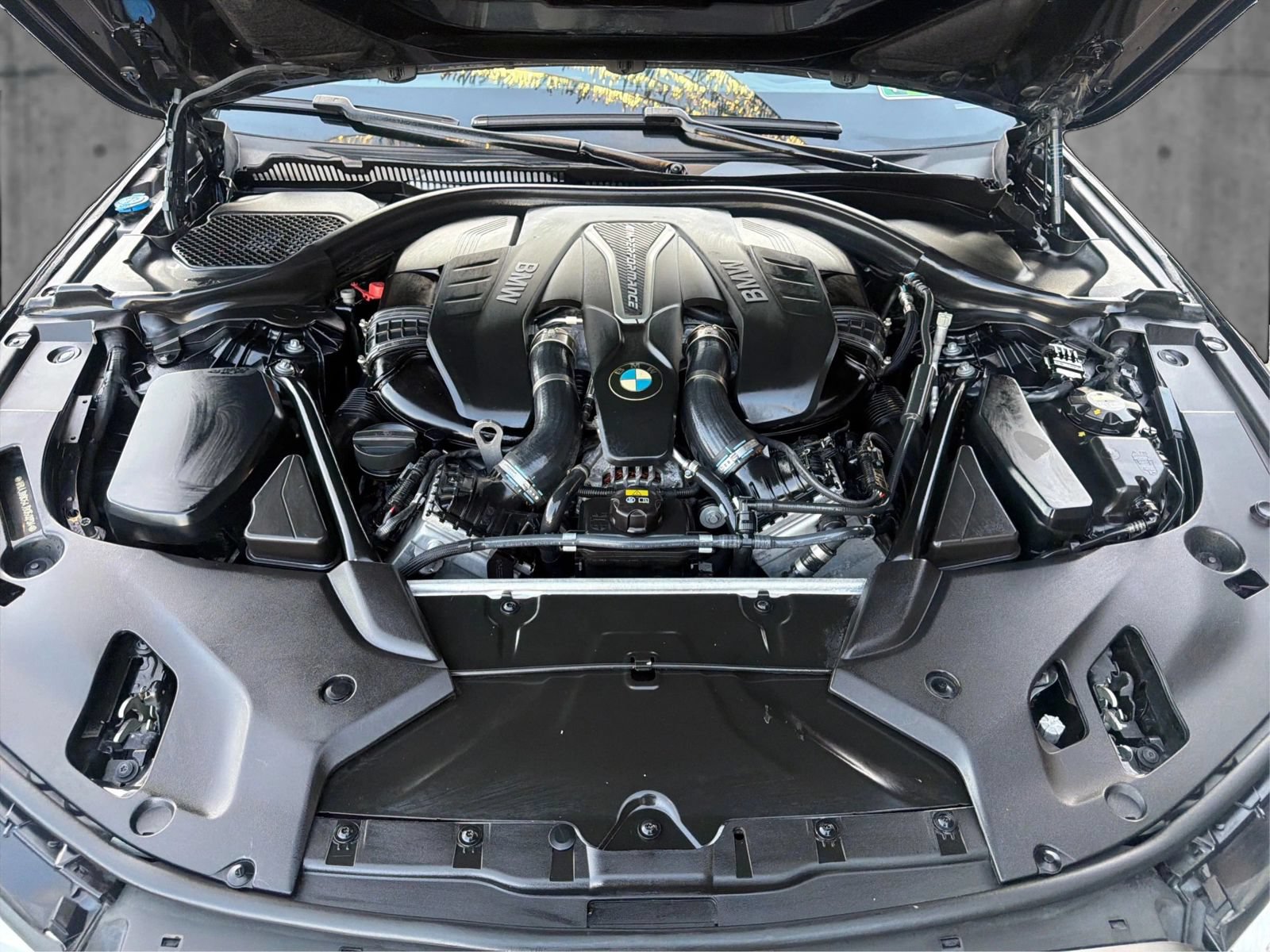 Used 2018 BMW M550i xDrive AWD/4WD image 11