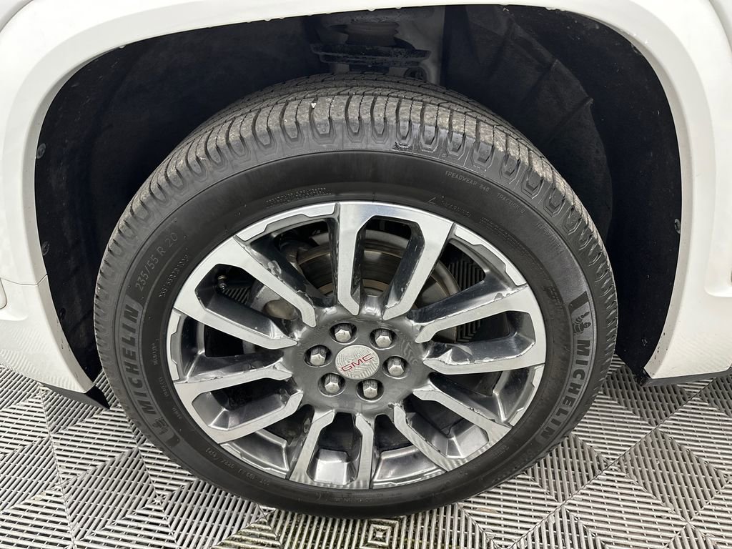 Used 2020 GMC Acadia Denali w/ Technology Package FWD image 13