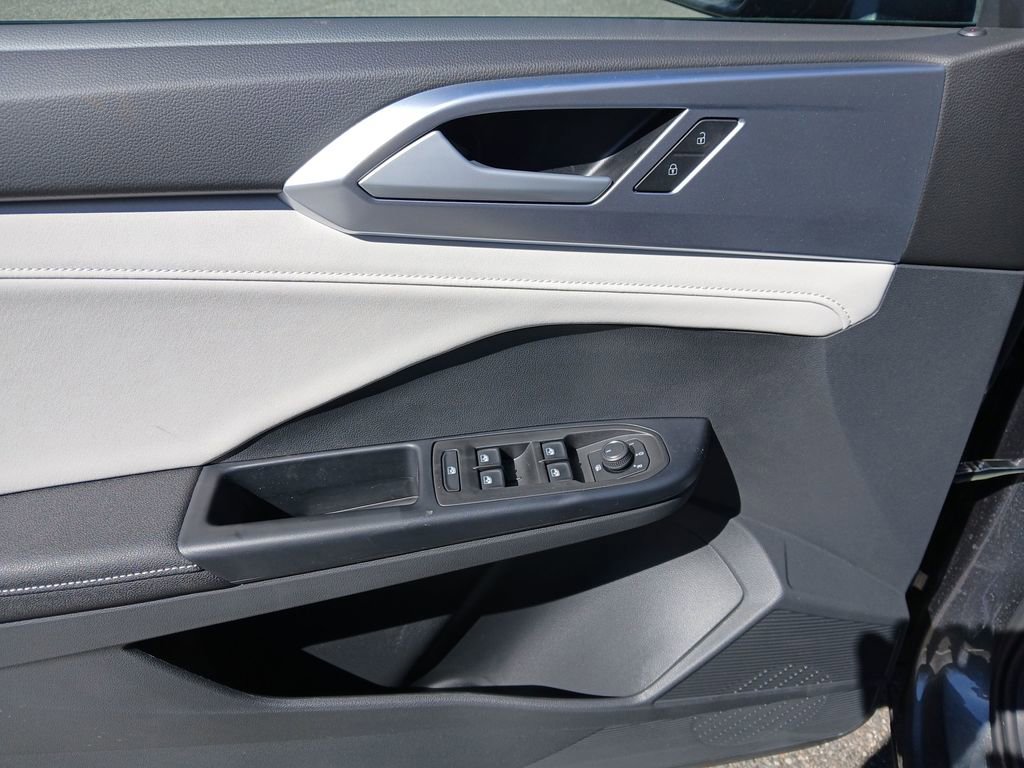 New 2026 Volkswagen Taos SE image 11