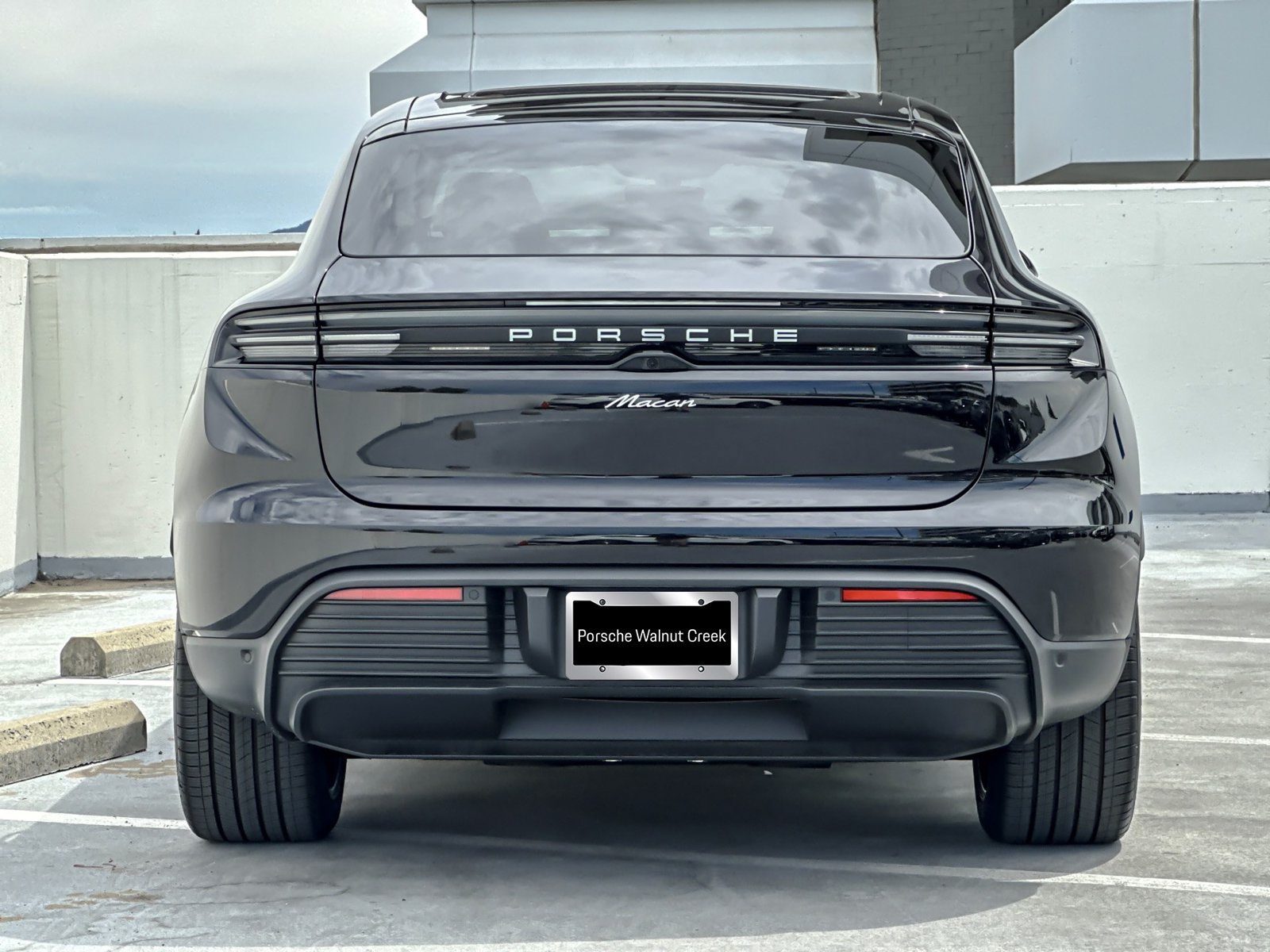 Used 2025 Porsche Macan Electric RWD image 8