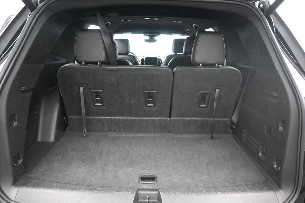 Used 2024 Chevrolet Traverse RS FWD image 16