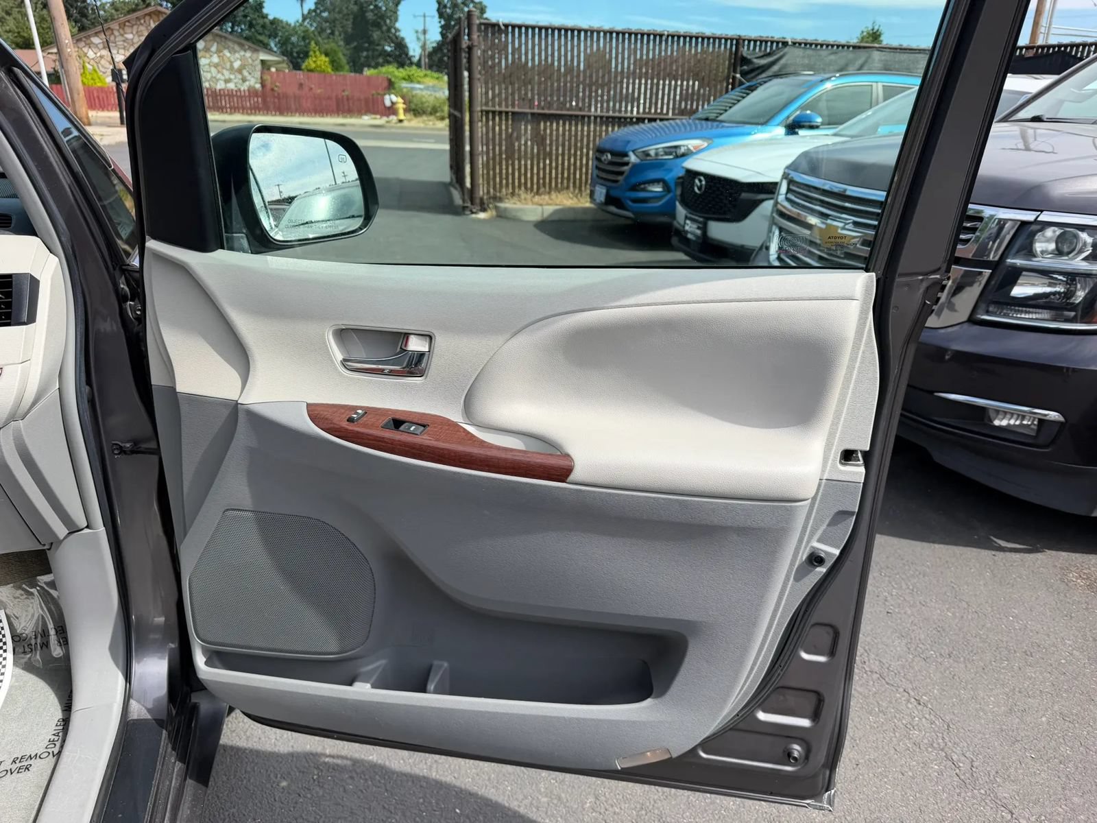 Used 2013 Toyota Sienna XLE FWD image 16