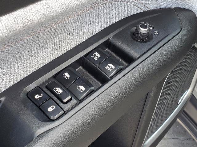 Used 2023 Jeep Compass Latitude w/ Sun and Sound Group AWD/4WD image 22