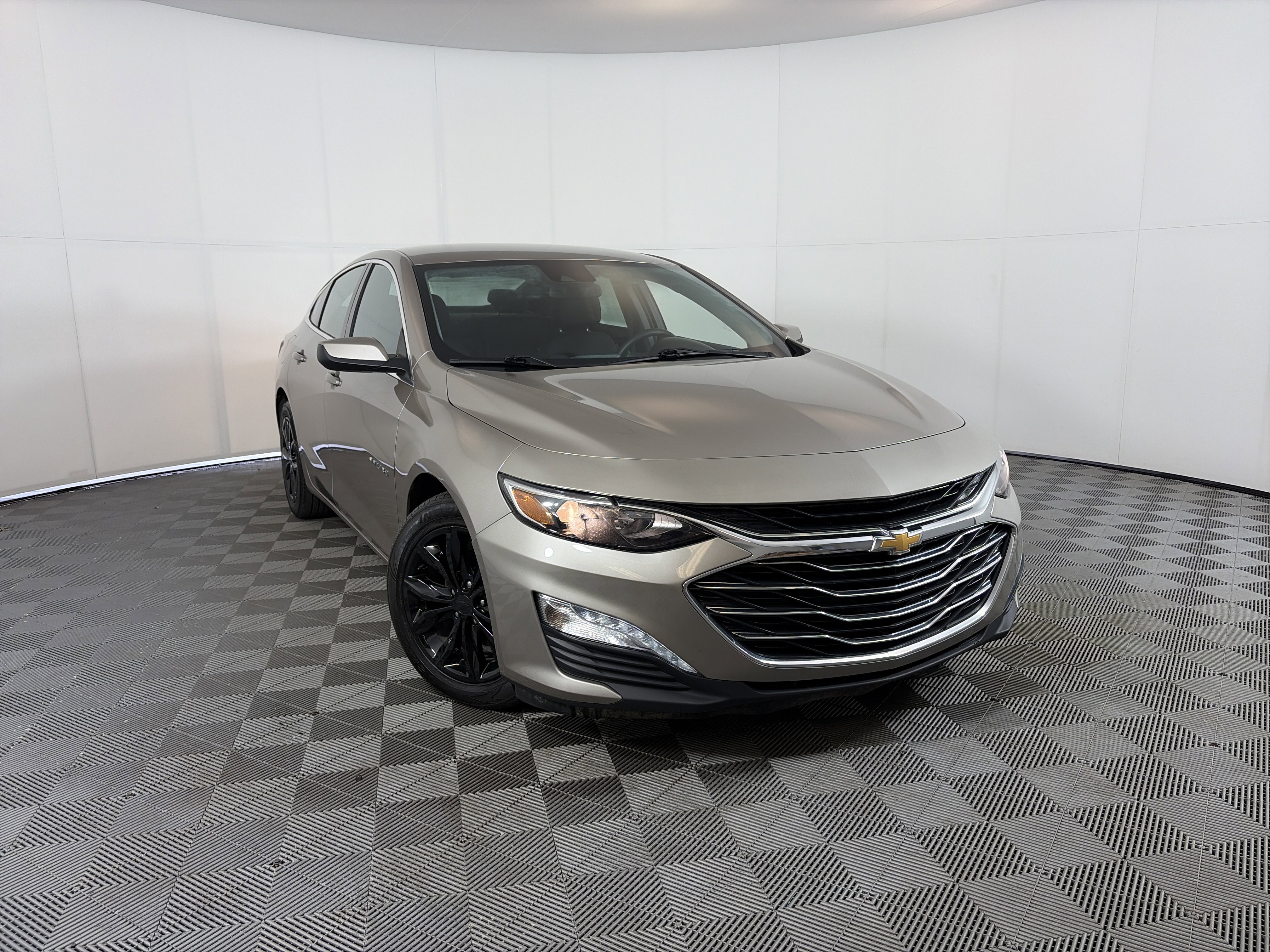 Used 2023 Chevrolet Malibu LT FWD image 1