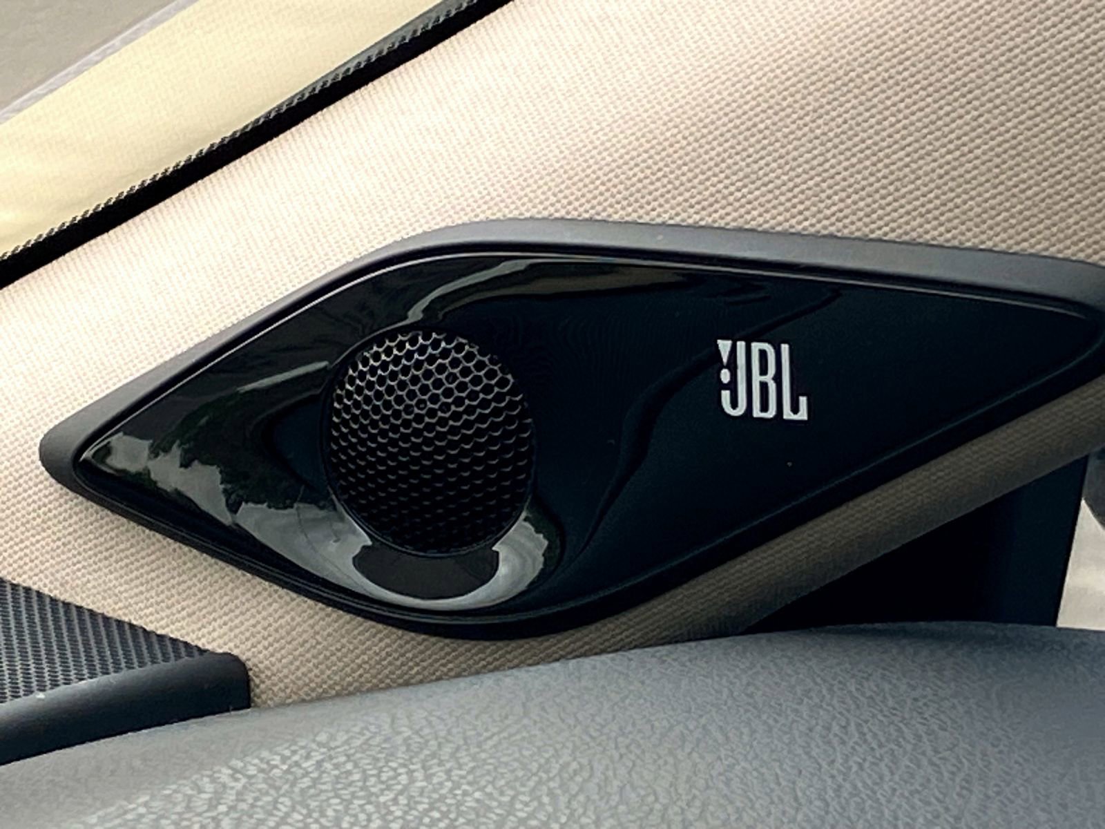 Used 2021 Toyota Avalon XLE w/ Moonroof Package image 25