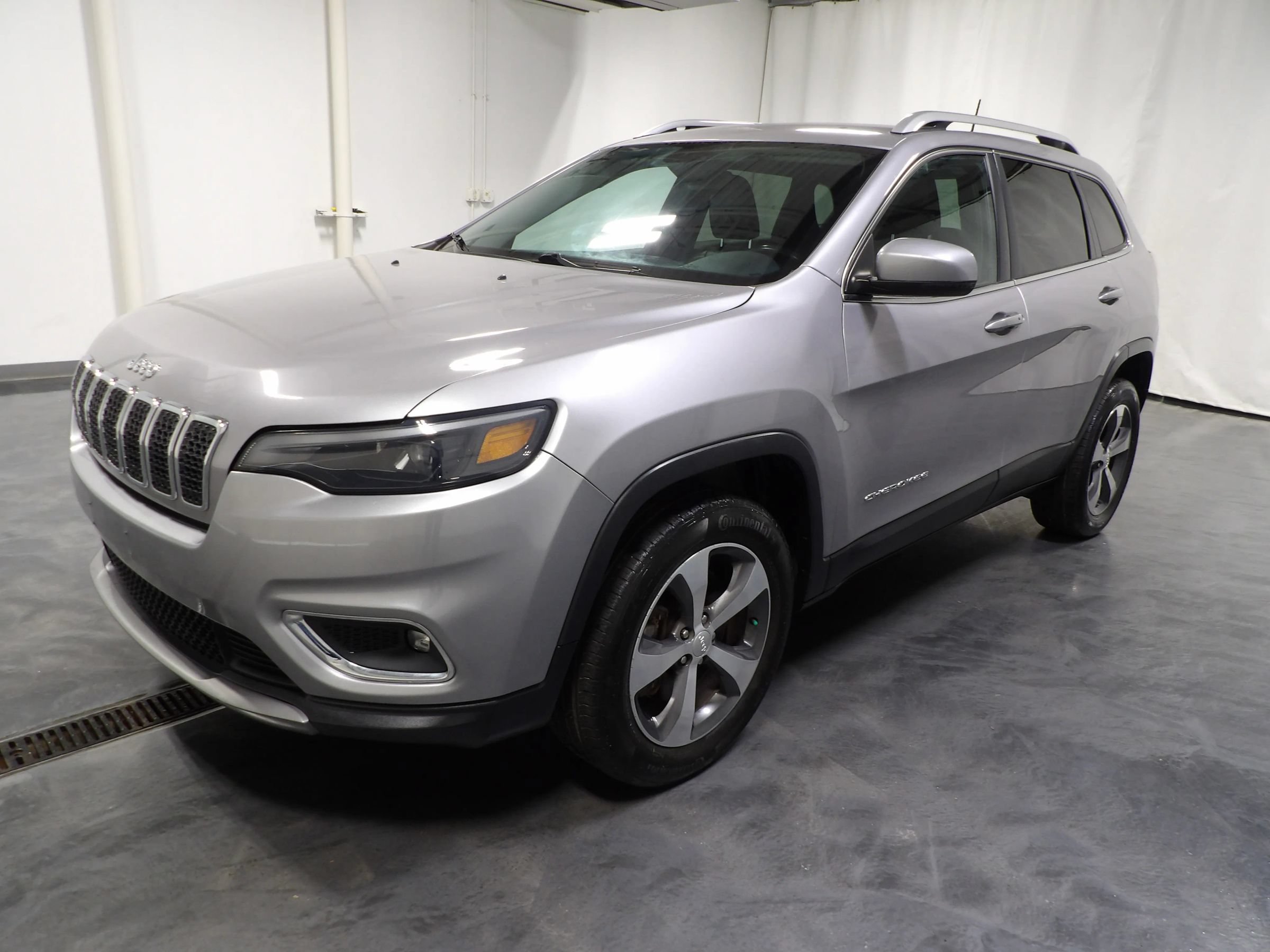 Used 2020 Jeep Cherokee Limited AWD/4WD image 3