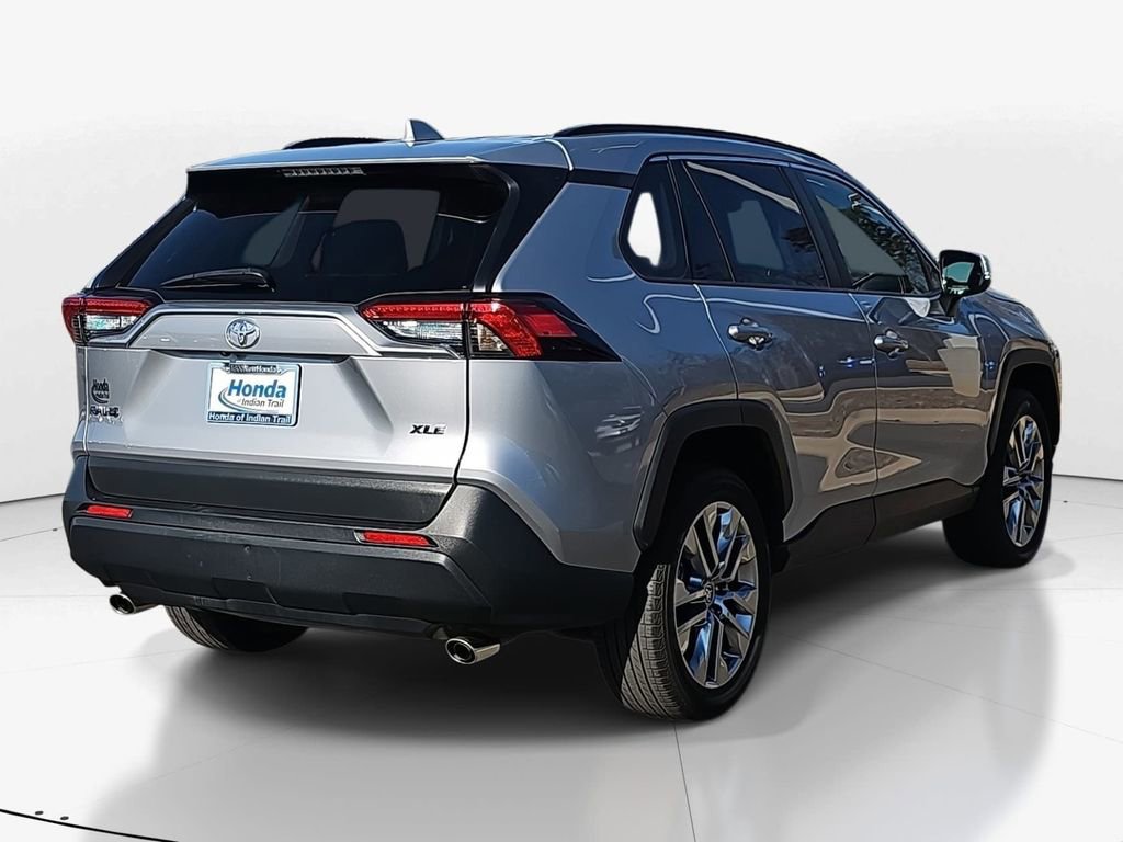 Used 2023 Toyota RAV4 XLE Premium image 9
