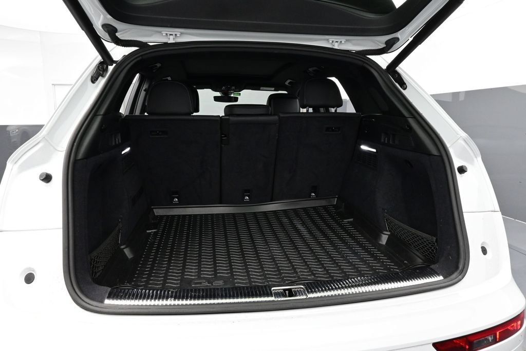 Used 2020 Audi SQ5 Premium Plus w/ Premium Plus Package AWD/4WD image 16