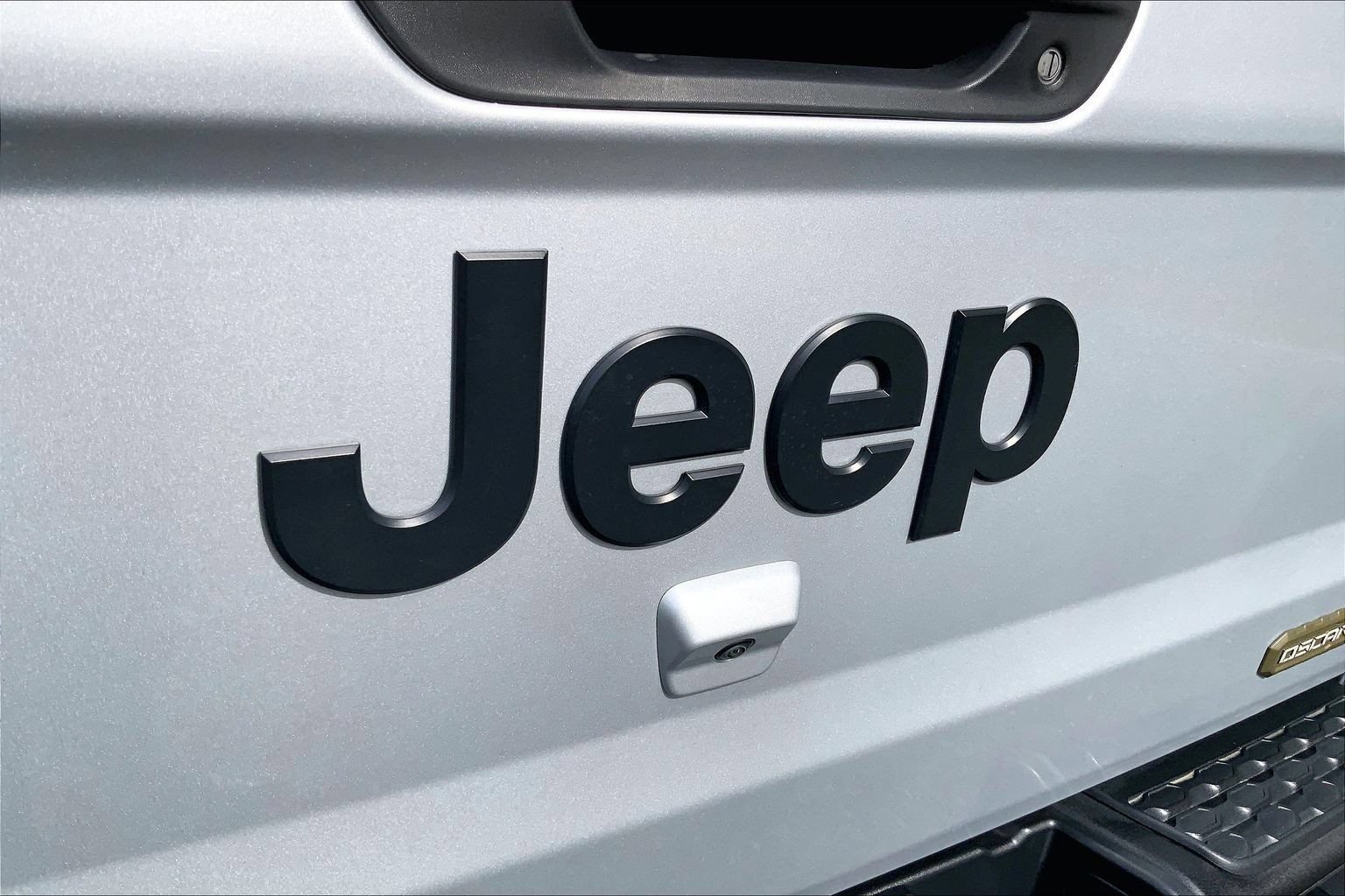 Certified 2023 Jeep Gladiator Sport AWD/4WD image 8